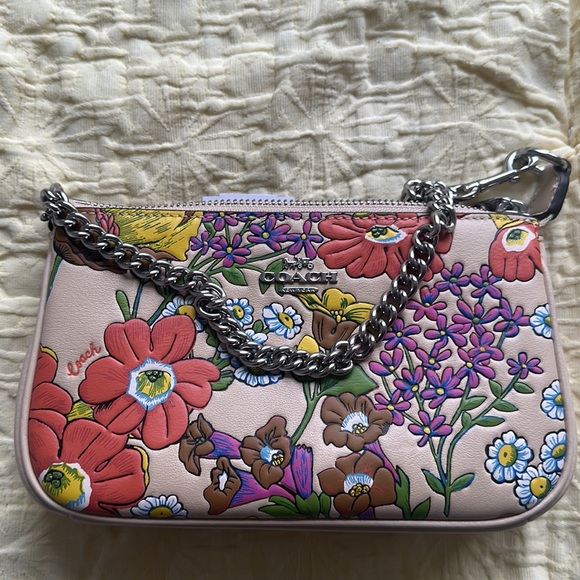 💯 % Authentic Coach Floral Leather Pouch - Picture 11 of 17